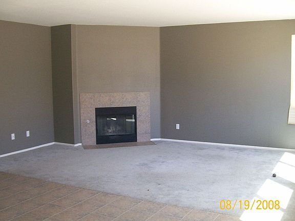 Fireplace for those cold High Desert Nights.