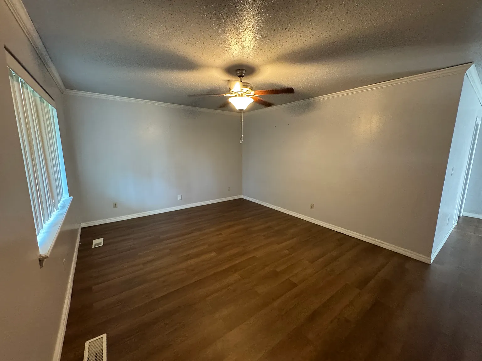 3 bed, 1.5 bath, 1120 sqft, $1,600 — Photo 3