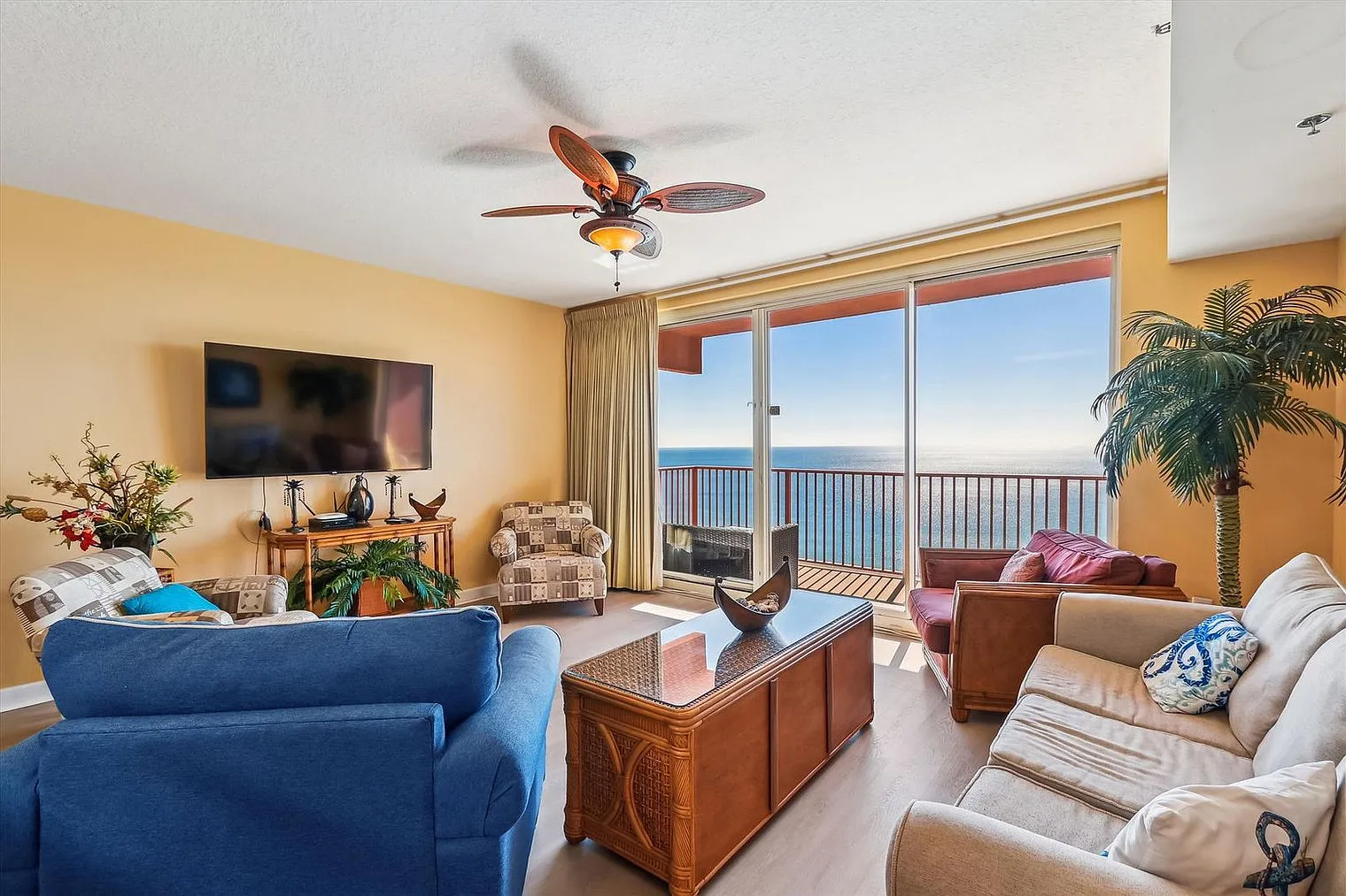 1 bed, 2.0 bath, 979 sqft, $3,132 — Photo 2