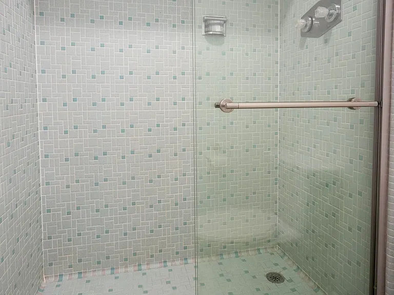 1043 E Maryland Ave #5 — Photo 8