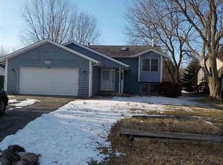 202 Bounty Dr NE, Poplar Grove, IL 61065