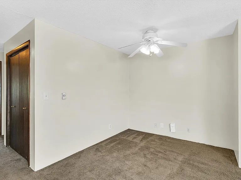 712 Arcadia Dr — Photo 9