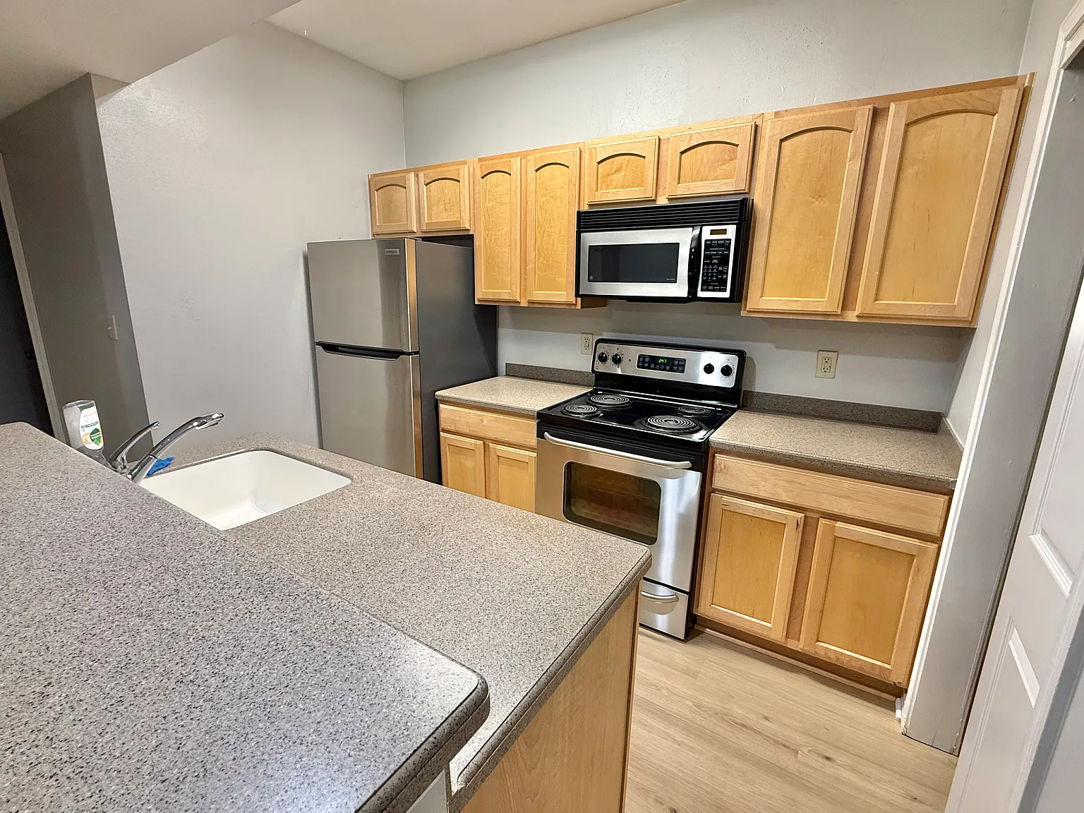 3918 Penderview Dr — Photo 3