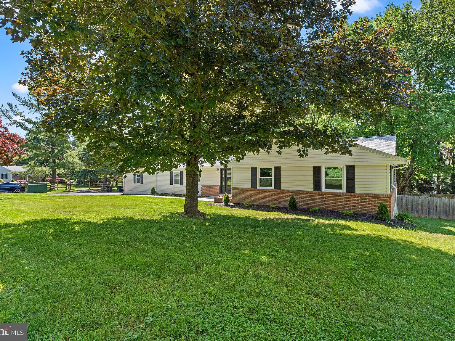 5 bed, 3.5 bath, 2826 sqft, $3,995 — Photo 2