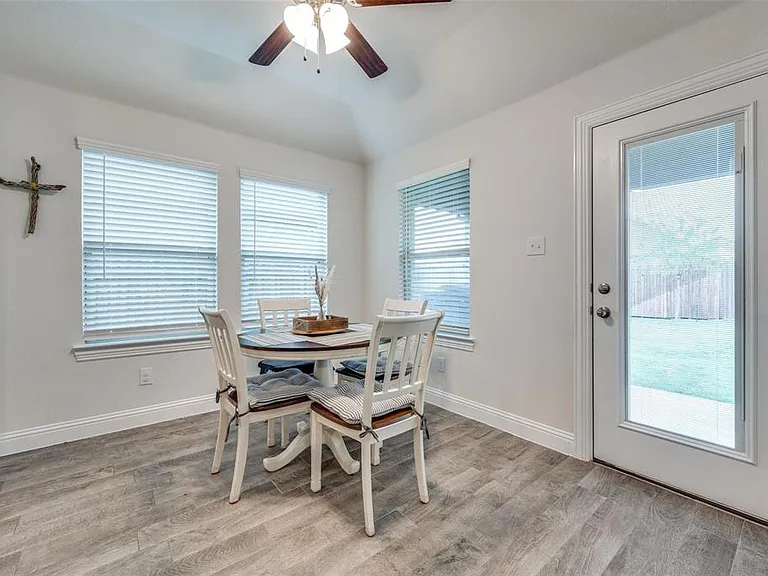 2937 Log Cabin Dr — Photo 18