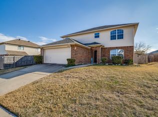 424 Heritage Dr, Crowley, TX 76036
