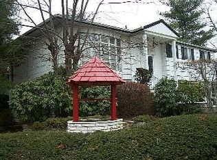 783 Bunker Rd, Valley Stream, NY 11581