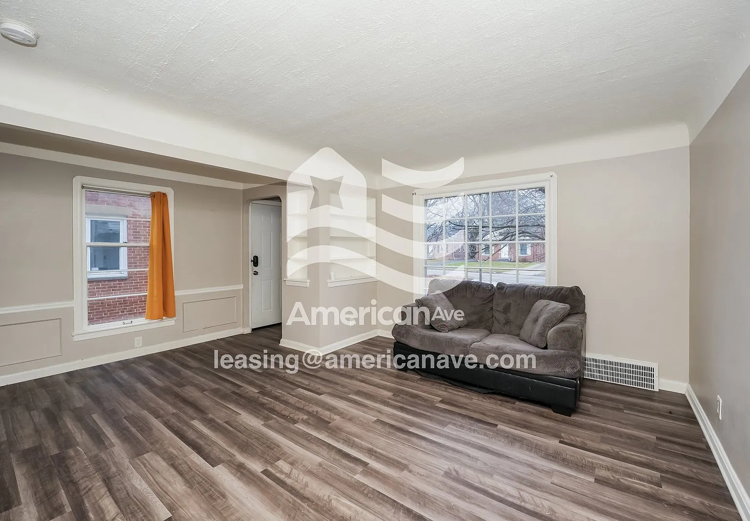 3 bed, 1.0 bath, 902 sqft, $1,646 — Photo 3