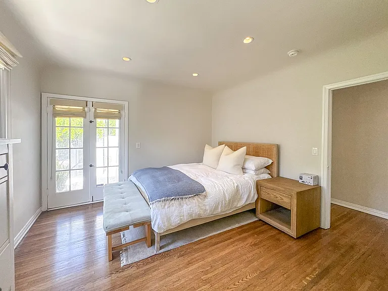 345 Westbourne Dr — Photo 24