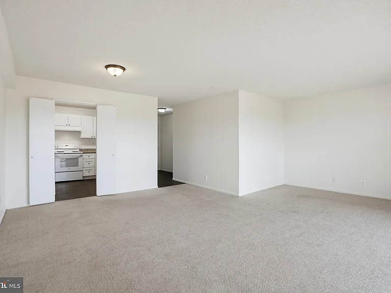 205 Yoakum Pkwy #1002 — Photo 10