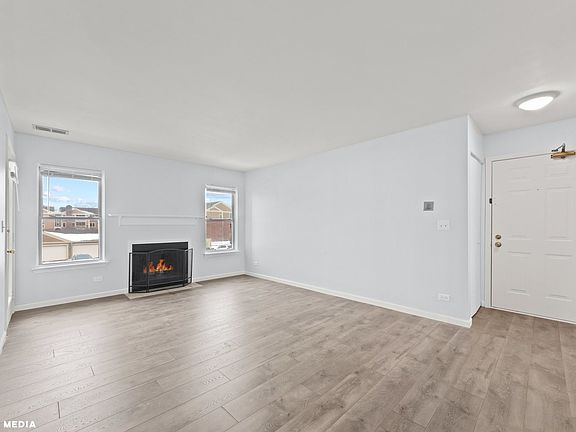 2nd image of 127 Glengarry Dr APT 207