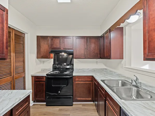 Fairfax Manor Townhomes