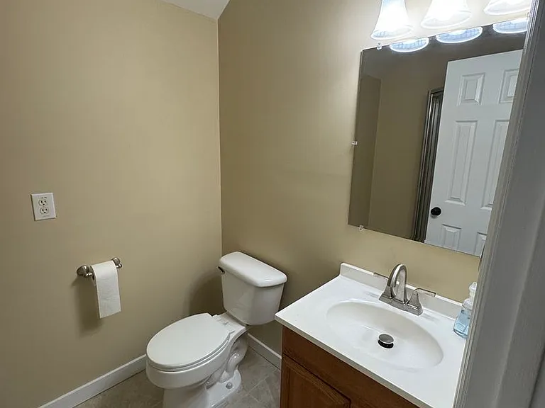 665 Americana Dr — Photo 21
