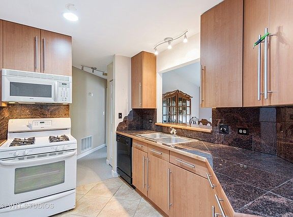 4th image of 2254 N Enlund Dr Unit 2