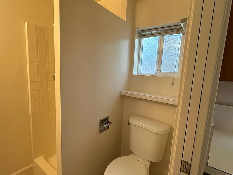 442-442A Judson Ave — Photo 8