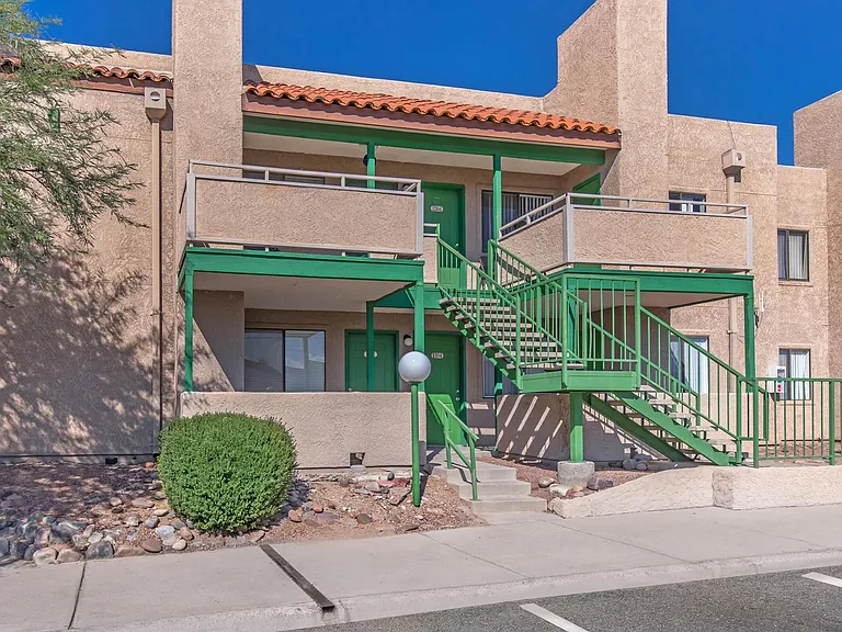 Broadmoor Apartments — Photo 27