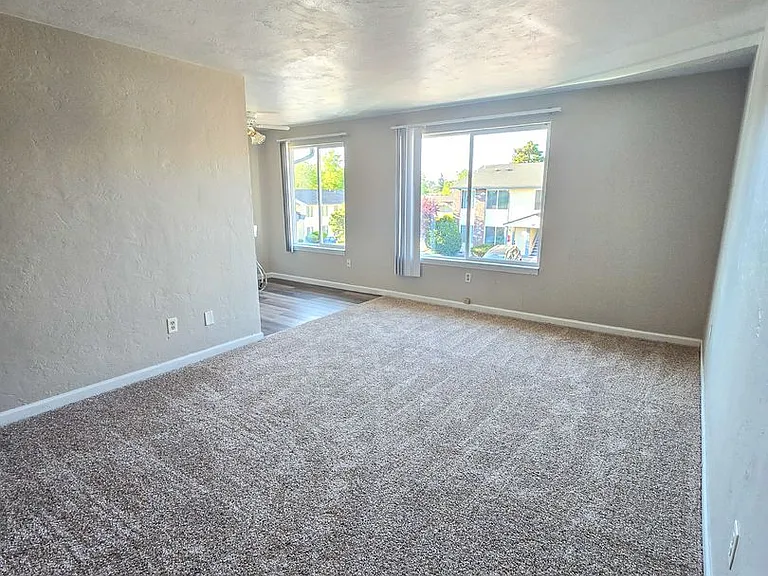 Apartment in West Salem near banks, shopping areas, bus lines, and downtown! ~ Colonial — Photo 89