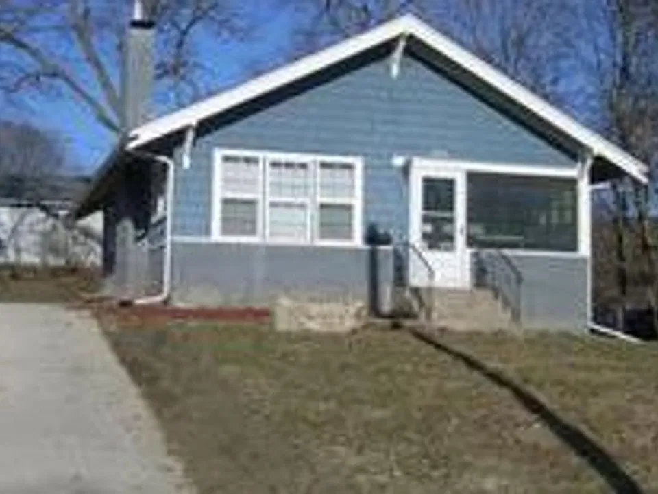 255 Campus Ave