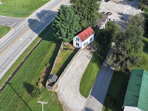 2nd image of 2055 Pine Dr