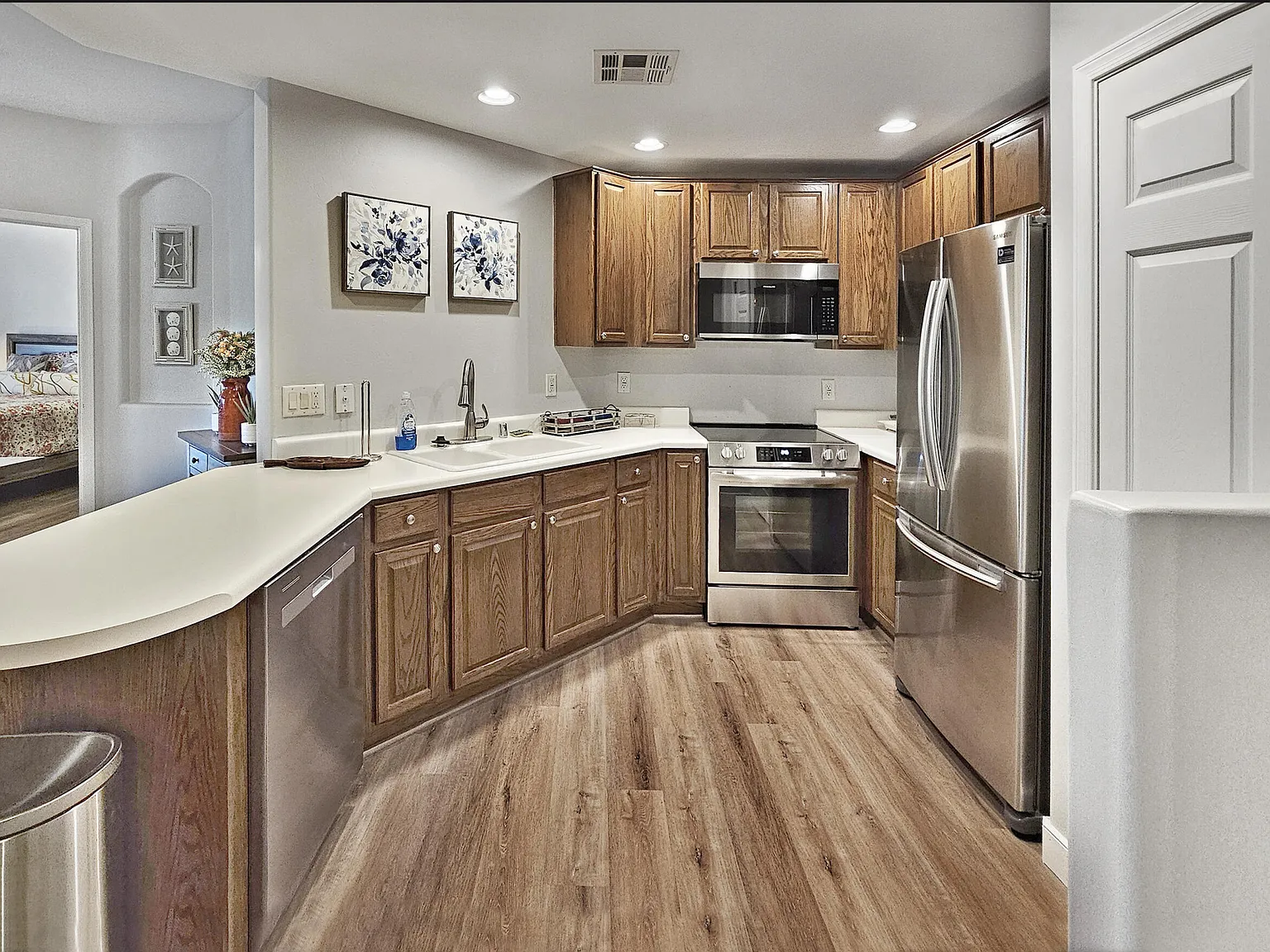 2 bed, 2.0 bath, 1154 sqft, $2,100 — Photo 2