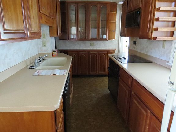 2nd image of 114 N Main St
