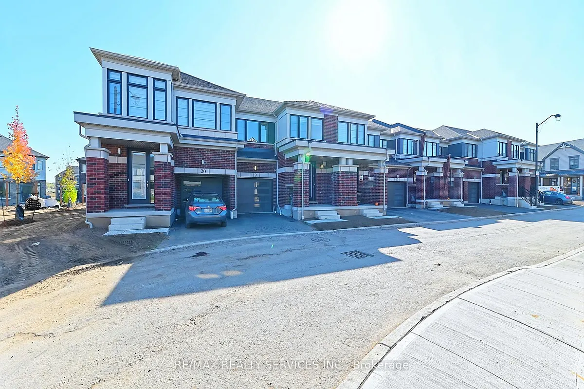 Photo 2 of 39 - 15 Blacklock St #19 - Cambridge, ON Building Photo - 15 Blacklock St #19