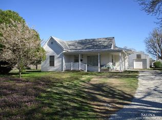 615 E 8th St, Minneapolis, KS 67467
