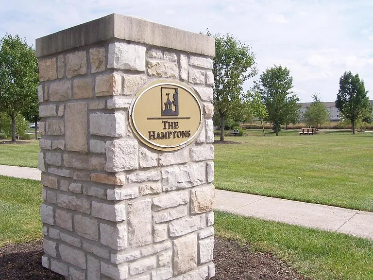 Entry to the neighborhood