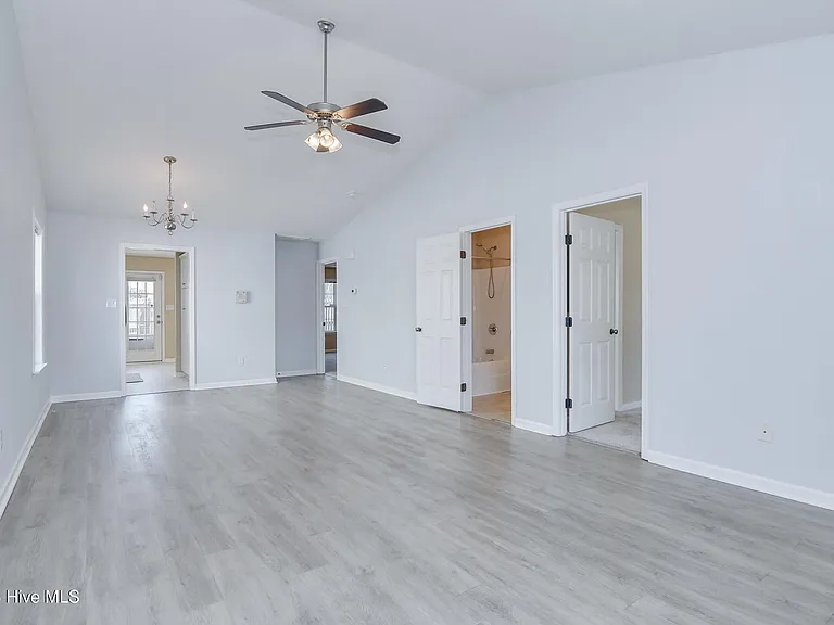 1723 Elizabeth St — Photo 5