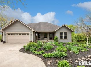 515 Scenic Dr, Clinton, IA 52732
