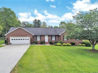 966 Royal Dr, Lincolnton, NC 28092