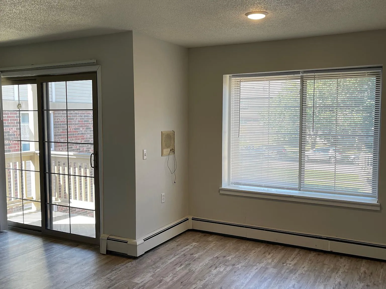 2 bed, 1000 sqft, $1,476 — Photo 3