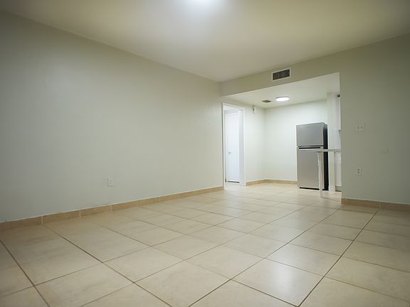 4th image of 131 Antiquera Ave APT 3