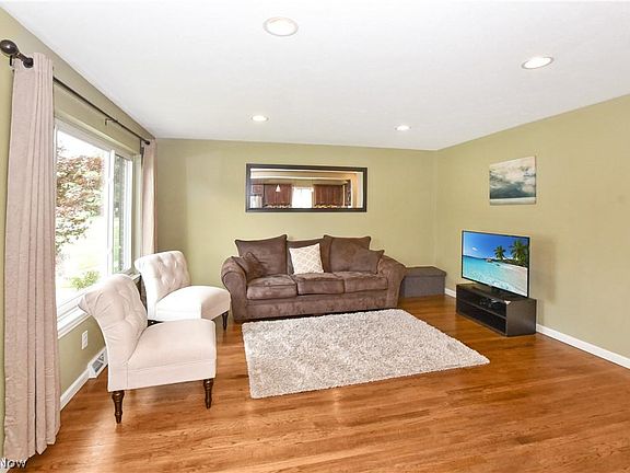 3rd image of 23453 Clifford Dr