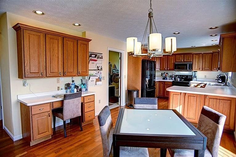 1st image of 553 Woodbury Ct