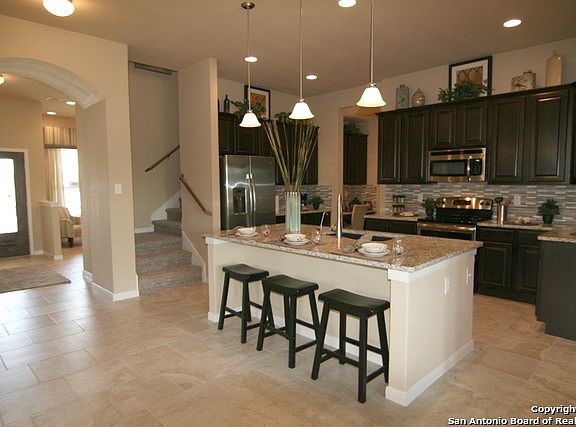2nd image of 505 Briar Ln