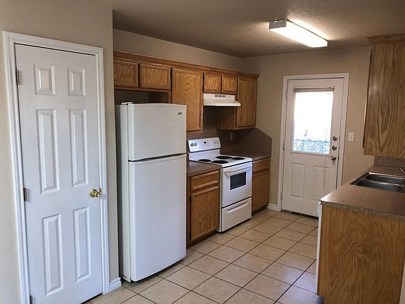 3rd image of 300 Surrey Ln #B
