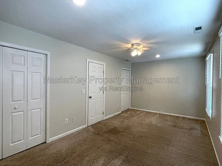 323 Riverwalk Cir — Photo 13