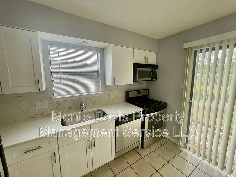 2001 Kenneth Ave #A — Photo 5