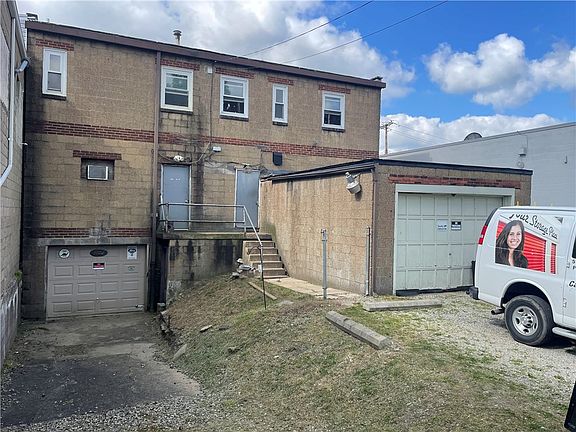 4th image of 605 Saint Clair Ave