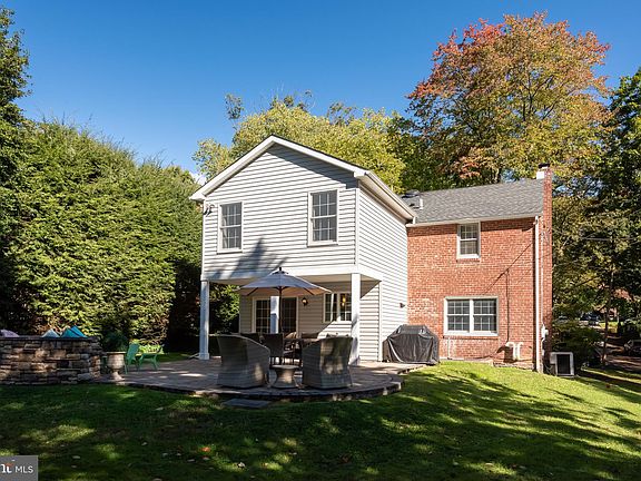 4th image of 512 Twin Oaks Dr