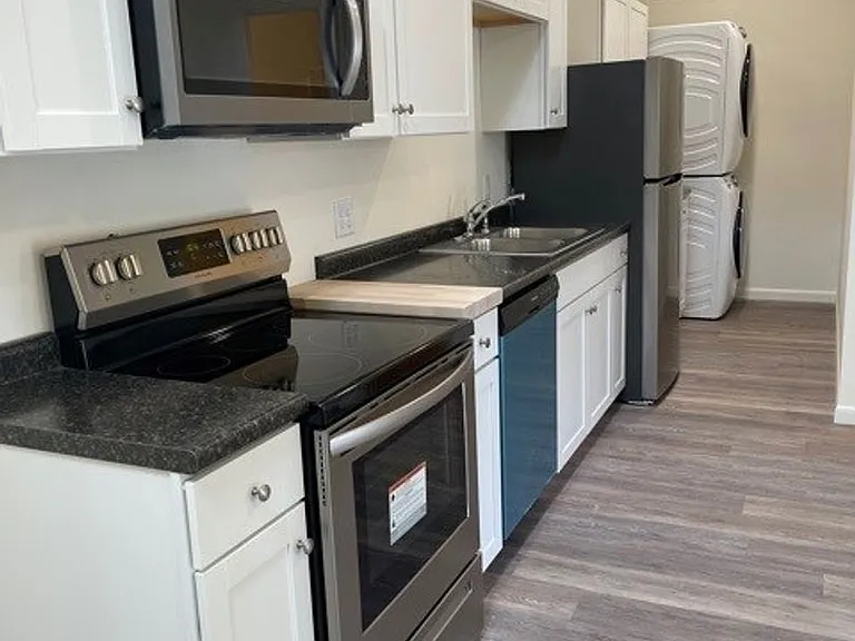 University Park Apartments near Cornell University — Photo 915