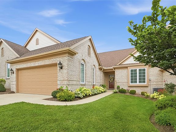 3rd image of 6874 Lorien Woods Dr