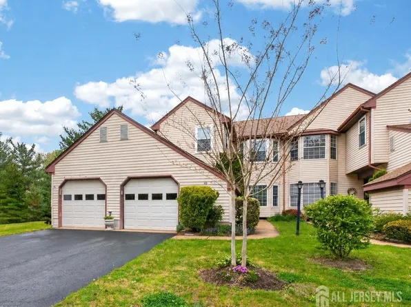 4 James Polk Ct #B, Monroe Township, NJ 08831