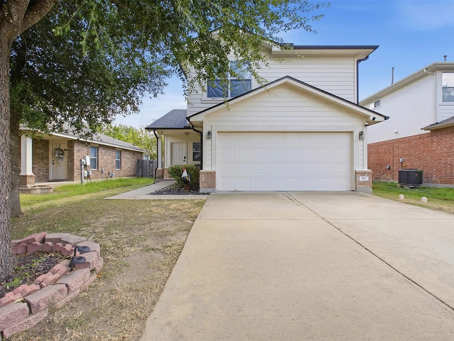 3 bed, 2.5 bath, 1422 sqft, $1,995 — Photo 2