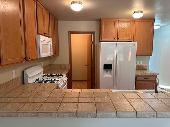 4th image of 1423 Grant Ave