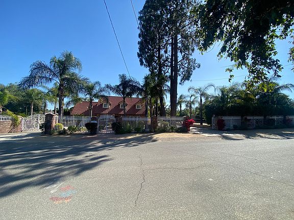 4th image of 13711 Gladstone Ave