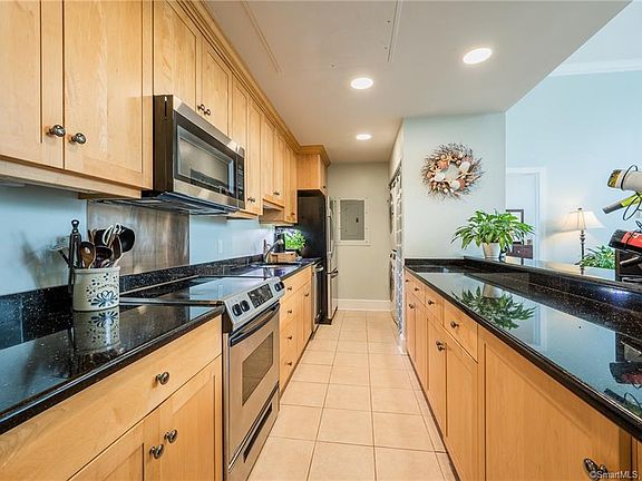 5th image of 6 School St APT 6