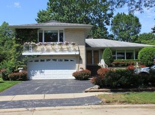 2449 Cardinal Ln, Wilmette, IL 60091