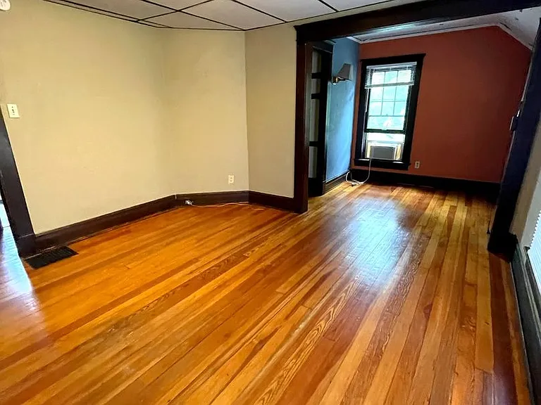 1011 Vaughn St — Photo 13